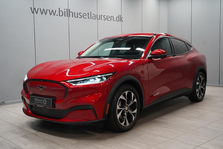 Rød Ford Mustang Mach-E fra 2023