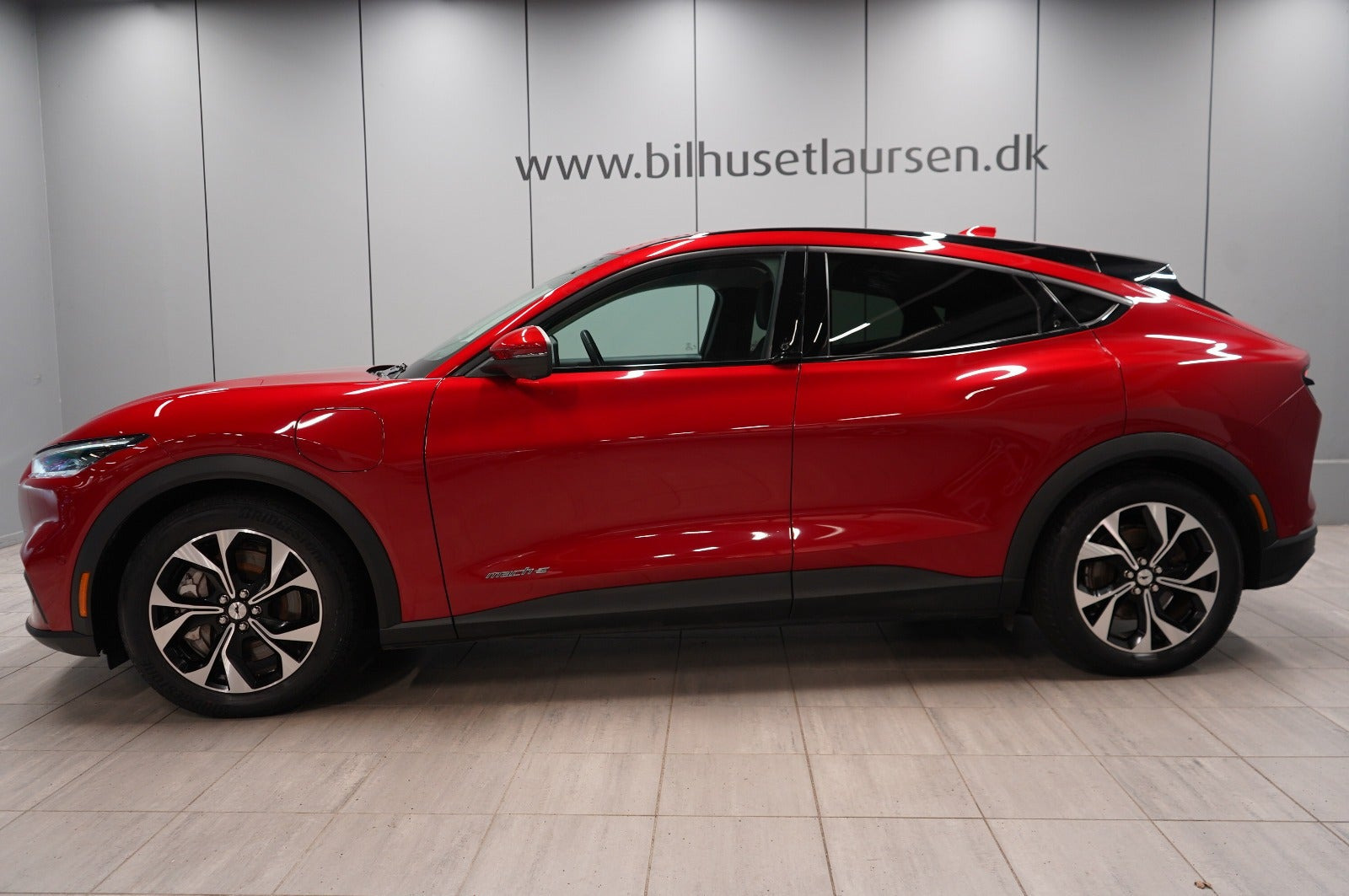 Rød Ford Mustang Mach-E fra 2023