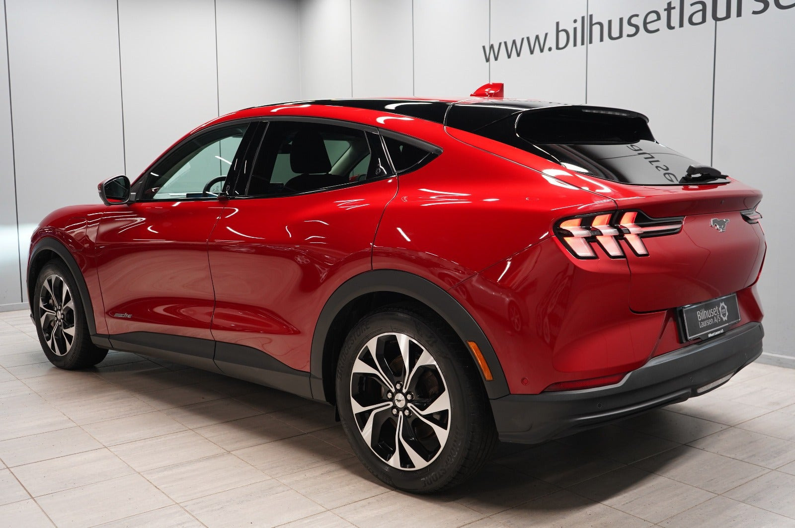 Rød Ford Mustang Mach-E fra 2023