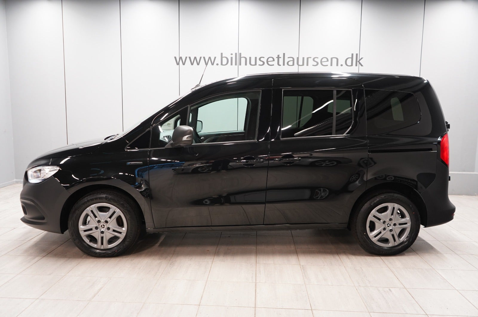Sort Mercedes eCitan fra 2024