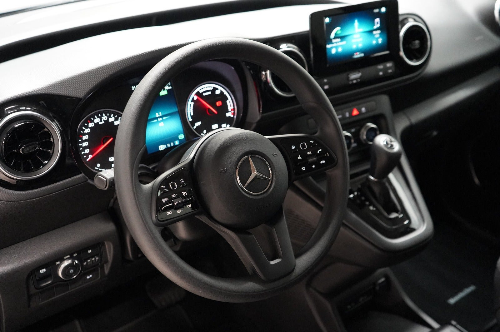 Sort Mercedes eCitan fra 2024