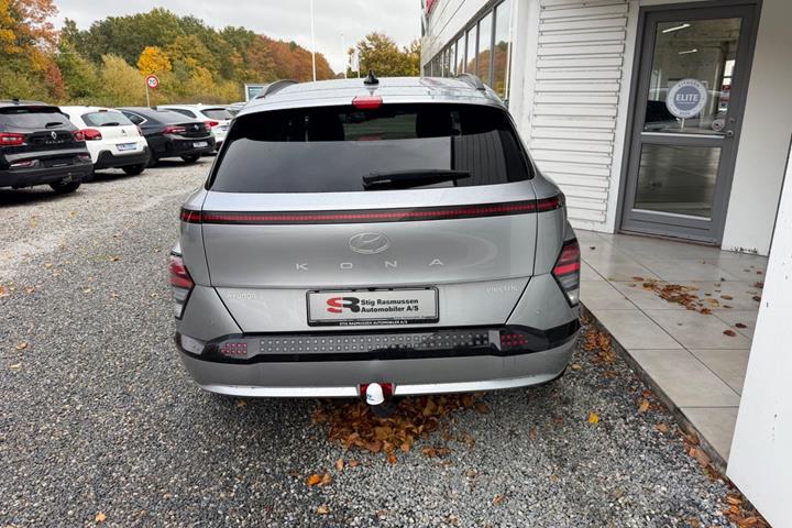 Grå Hyundai Kona fra 2024