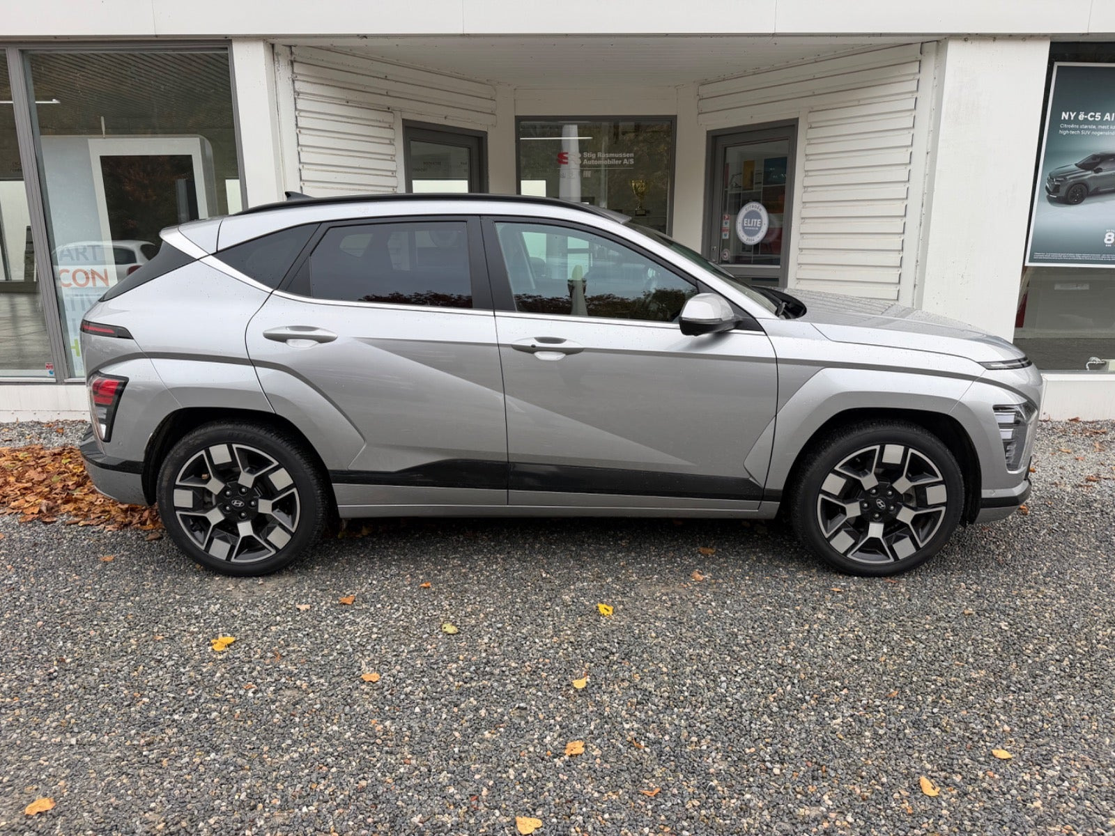 Grå Hyundai Kona fra 2024