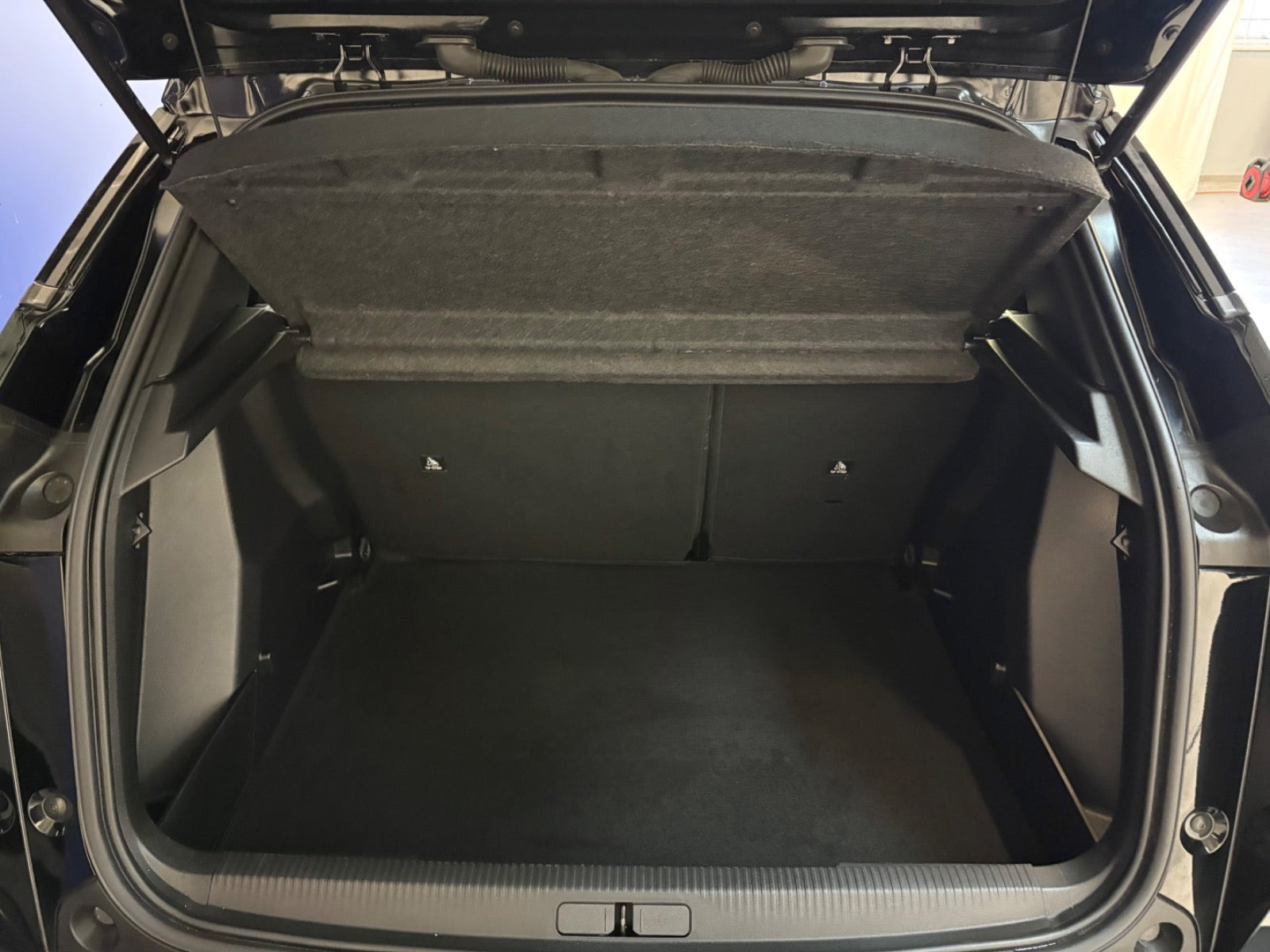 Sort Peugeot e-2008 fra 2025