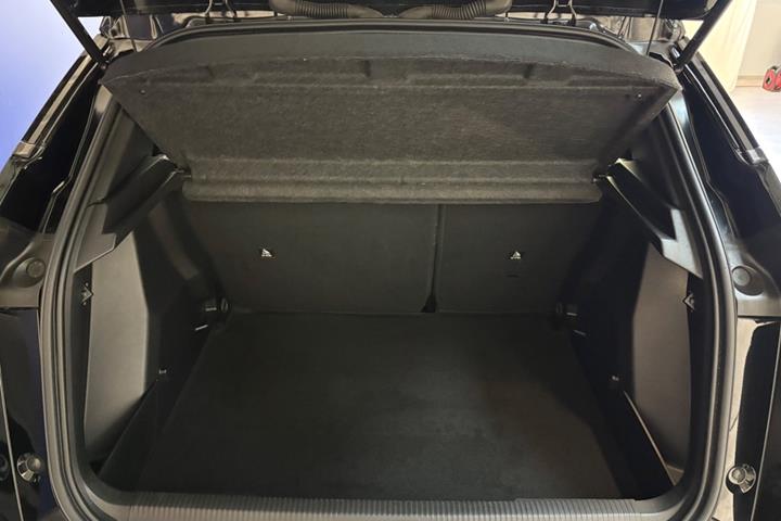 Sort Peugeot e-2008 fra 2025