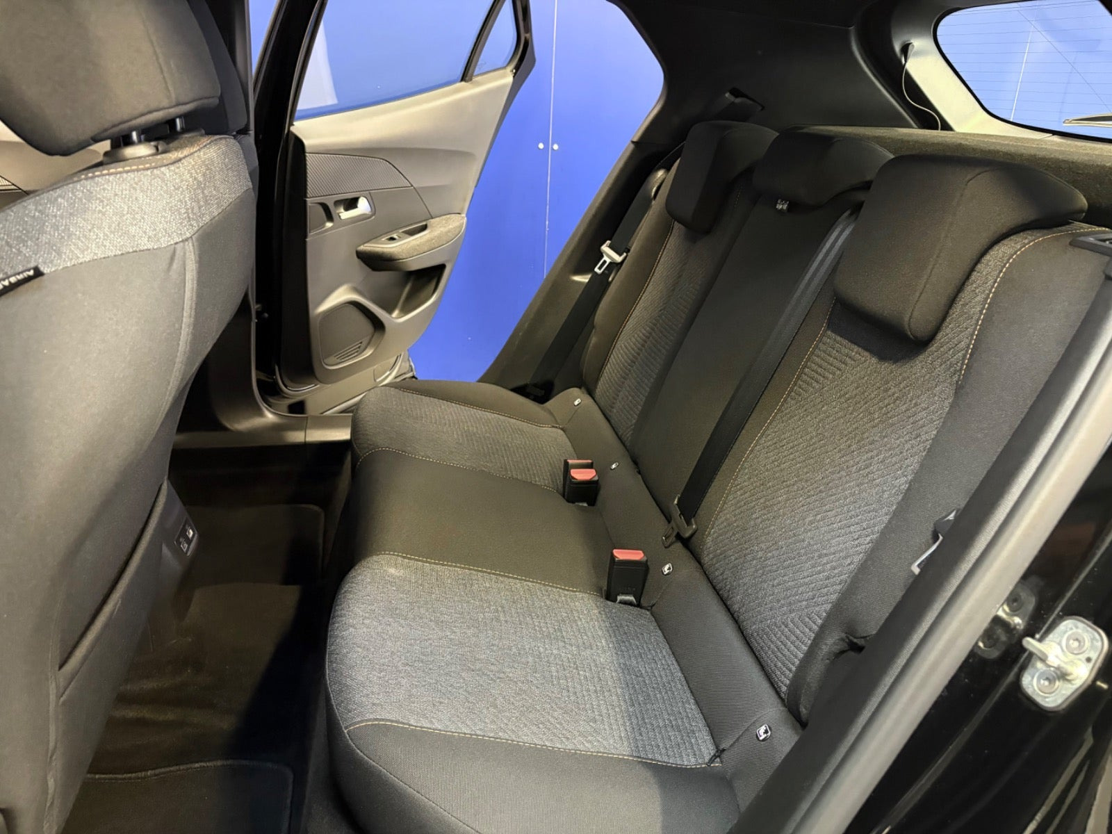 Sort Peugeot e-2008 fra 2025