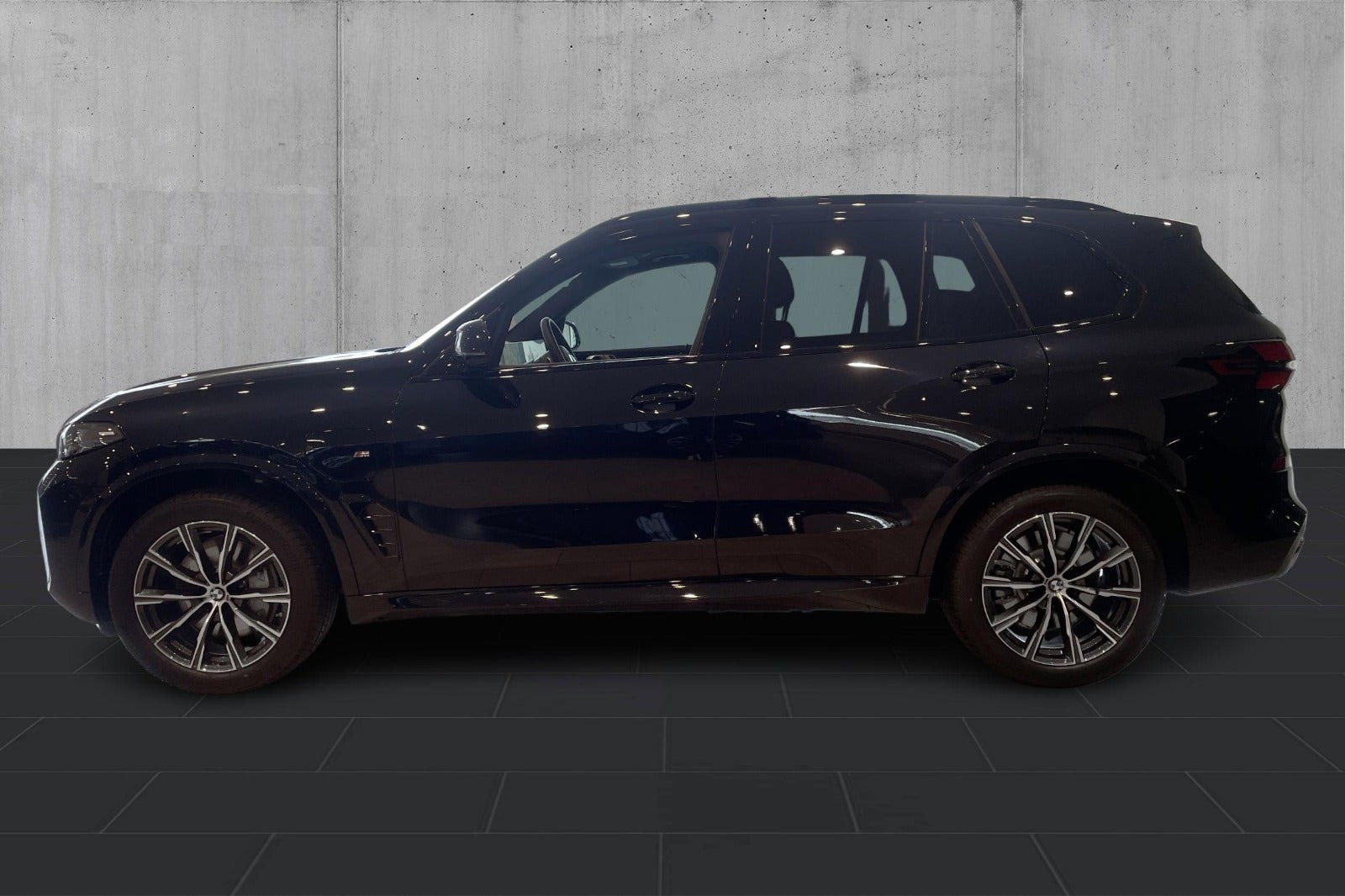 Sort BMW X5 fra 2025
