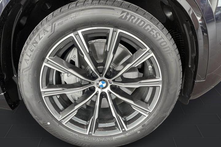 Sort BMW X5 fra 2025