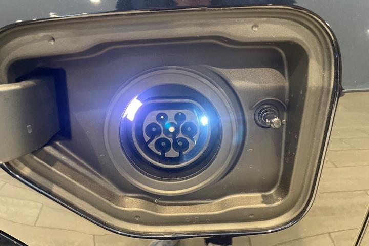 Sort BMW X5 fra 2025