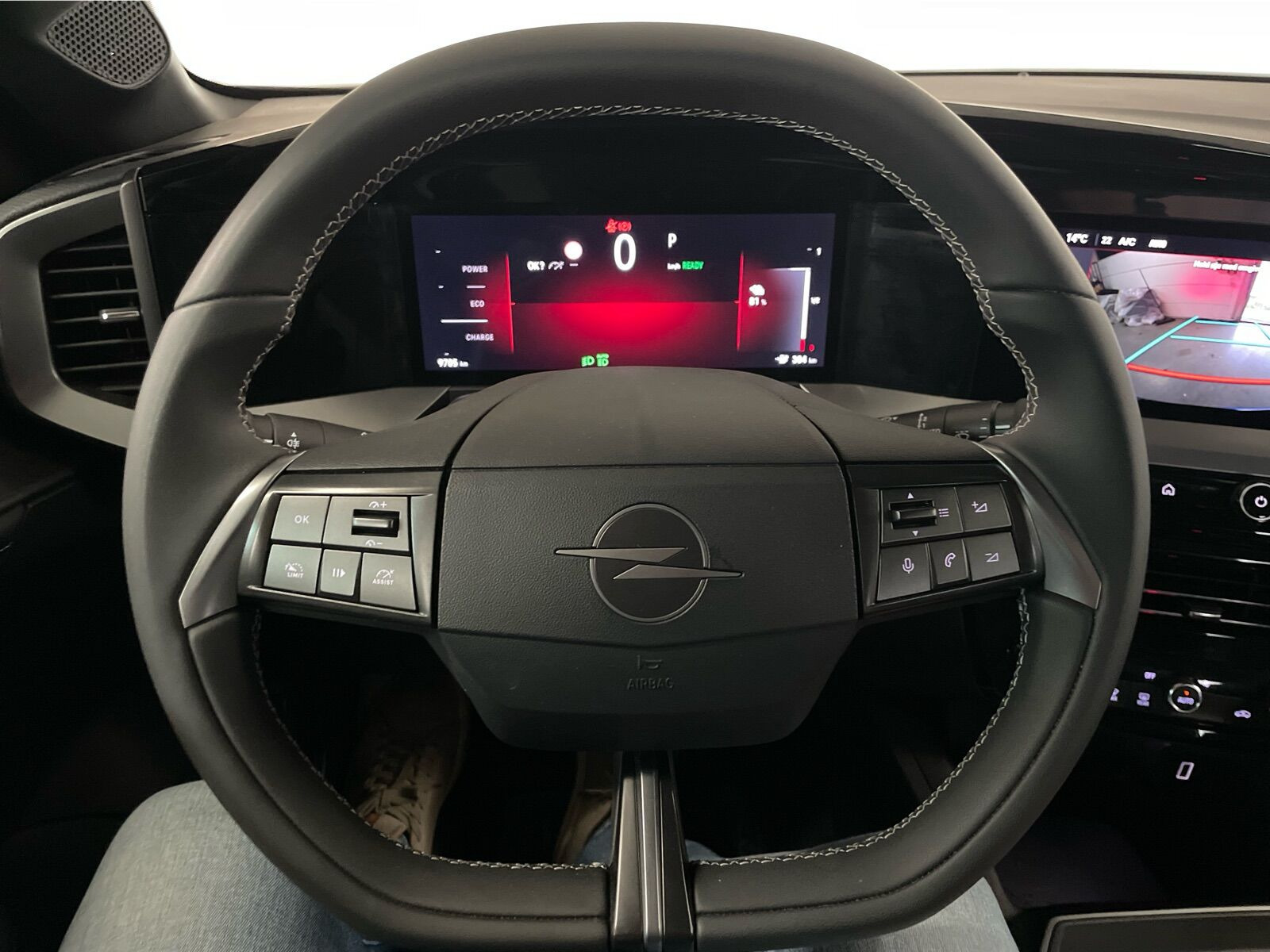 Blå Opel Mokka-e fra 2025