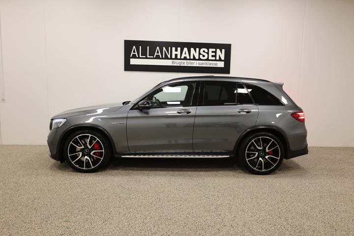 Grå Mercedes GLC63 fra 2018