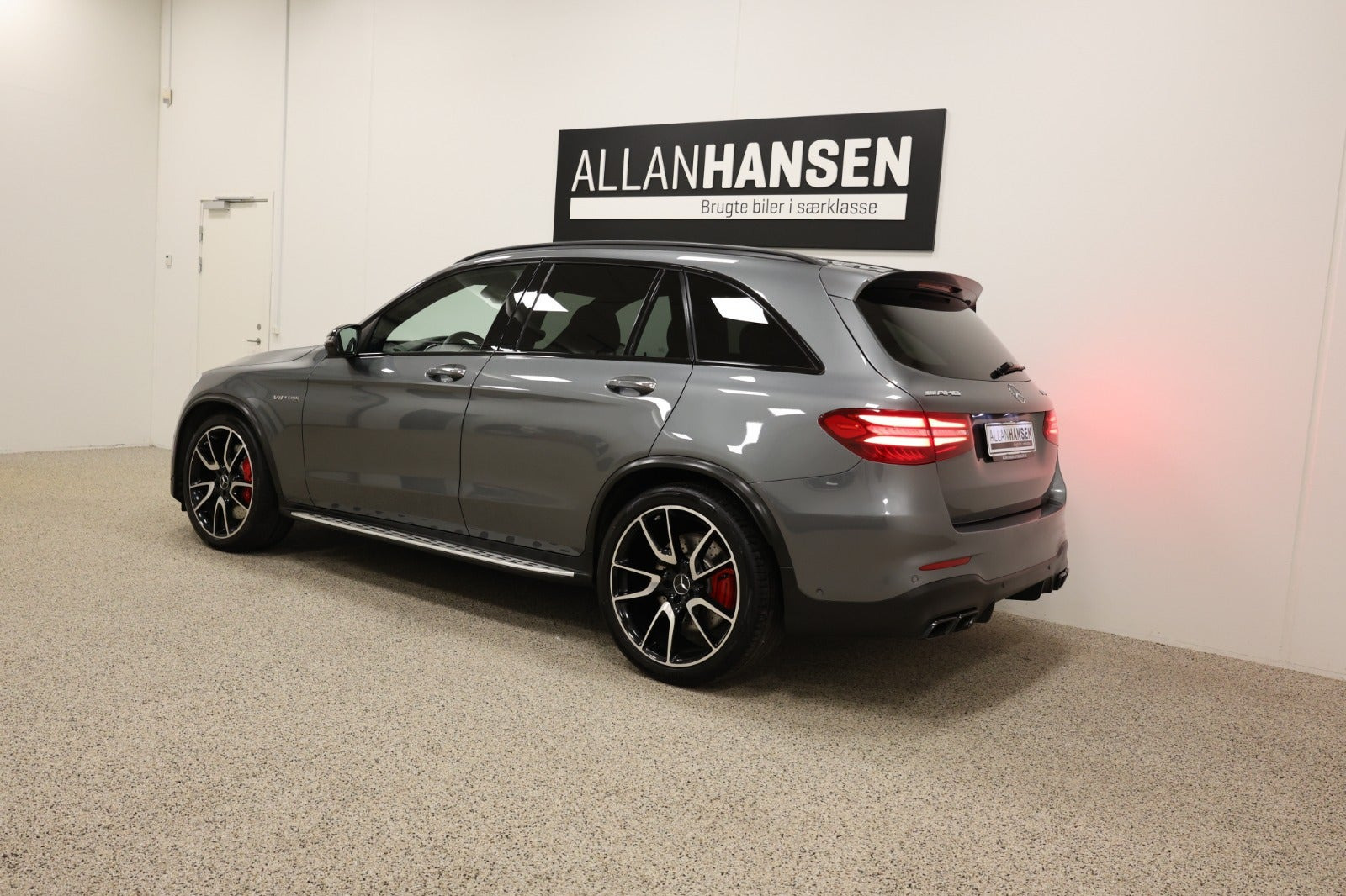 Grå Mercedes GLC63 fra 2018
