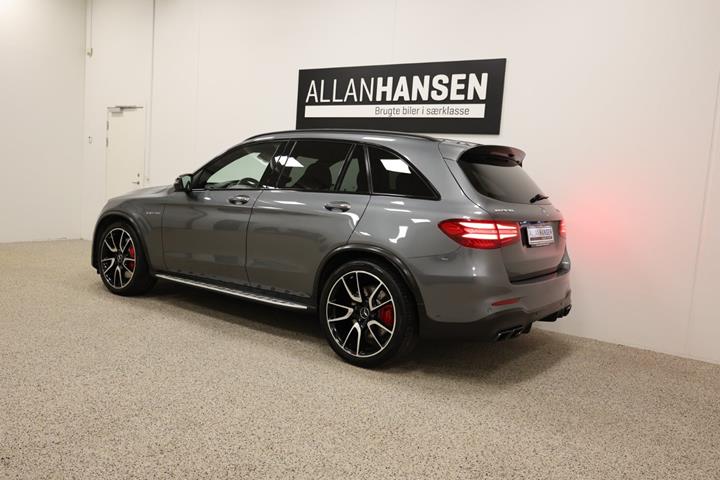 Grå Mercedes GLC63 fra 2018