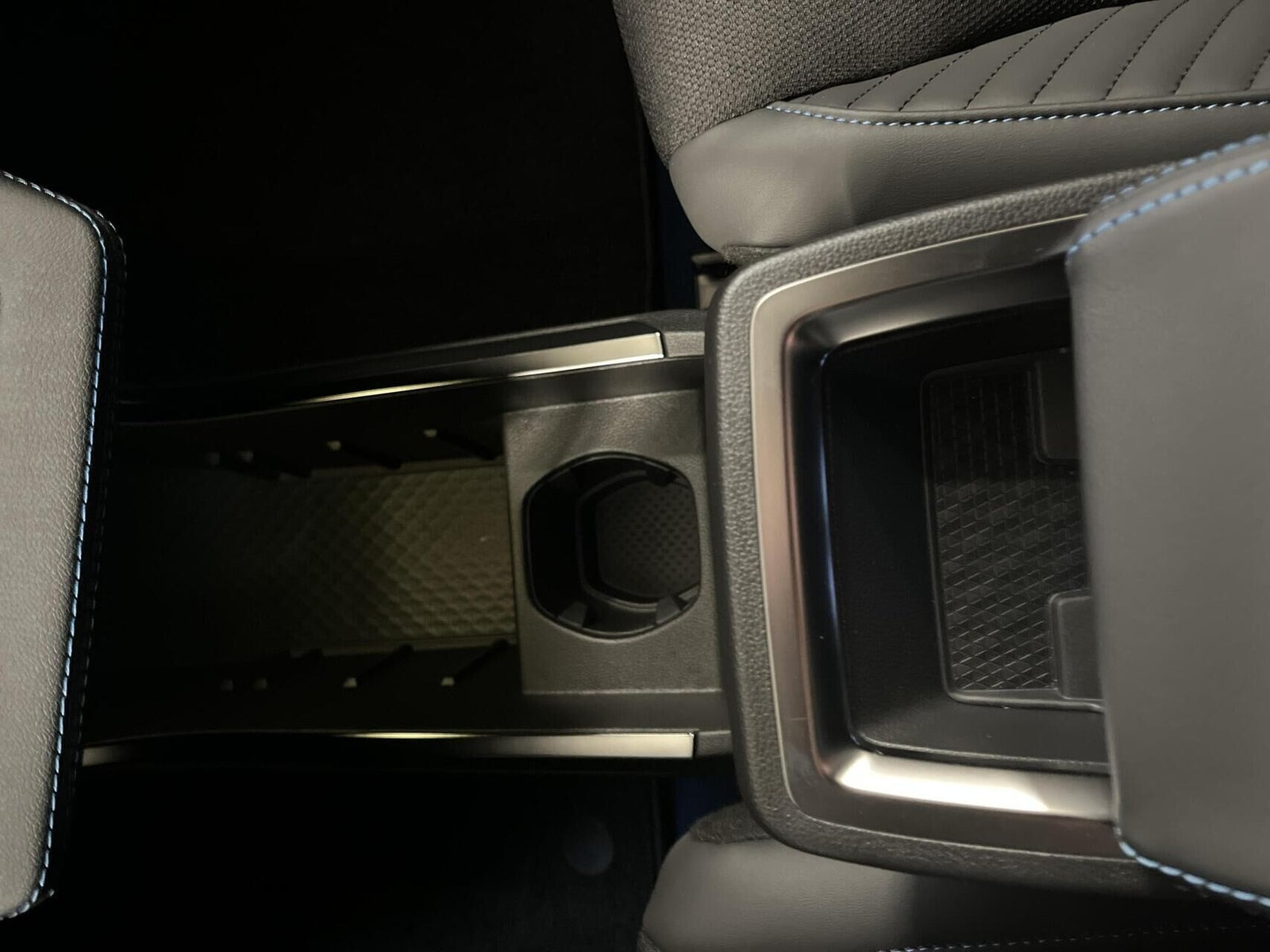 Grå Renault Scenic E-Tech fra 2026