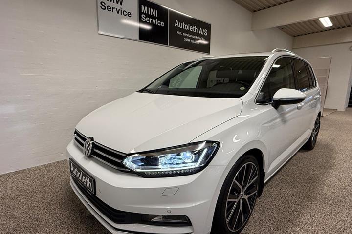 Hvid VW Touran fra 2017