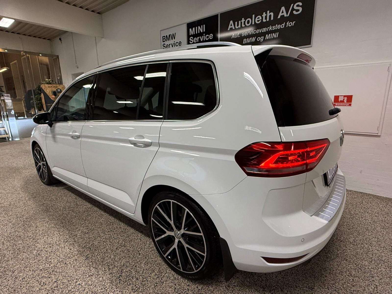 Hvid VW Touran fra 2017