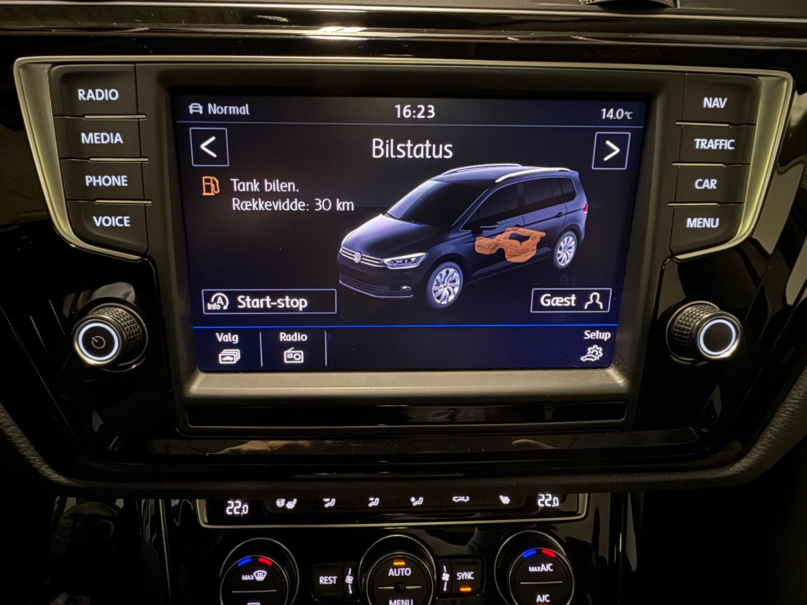 Hvid VW Touran fra 2017