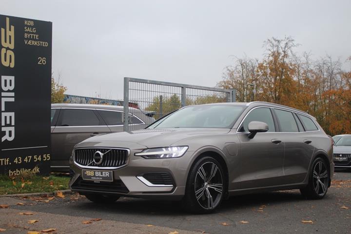 Grå Volvo V60 fra 2021