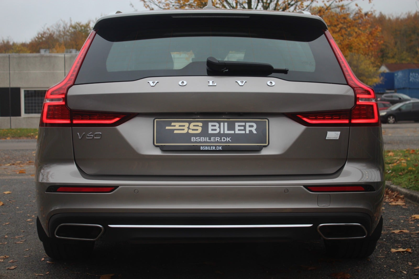 Grå Volvo V60 fra 2021