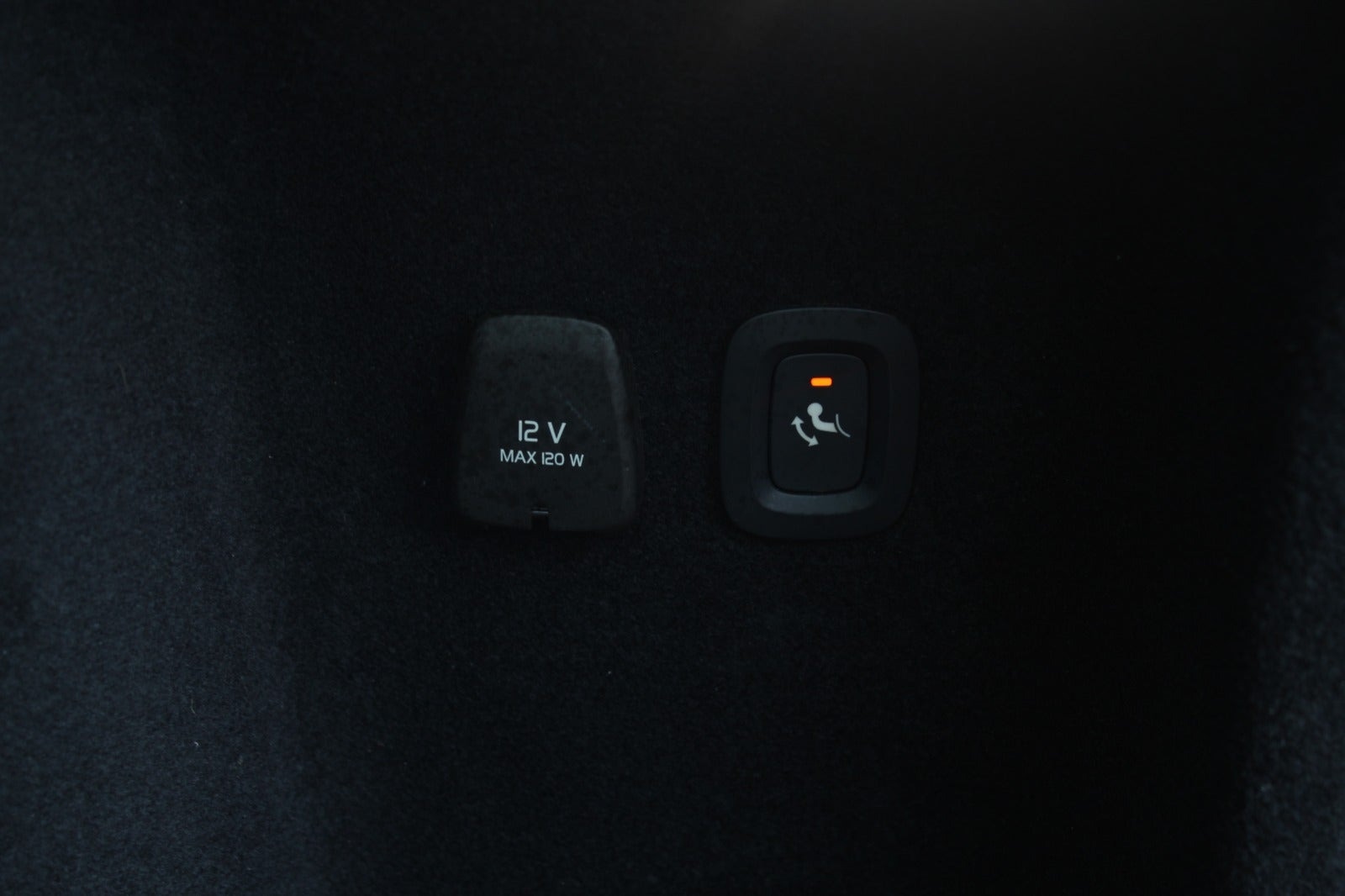 Grå Volvo V60 fra 2021