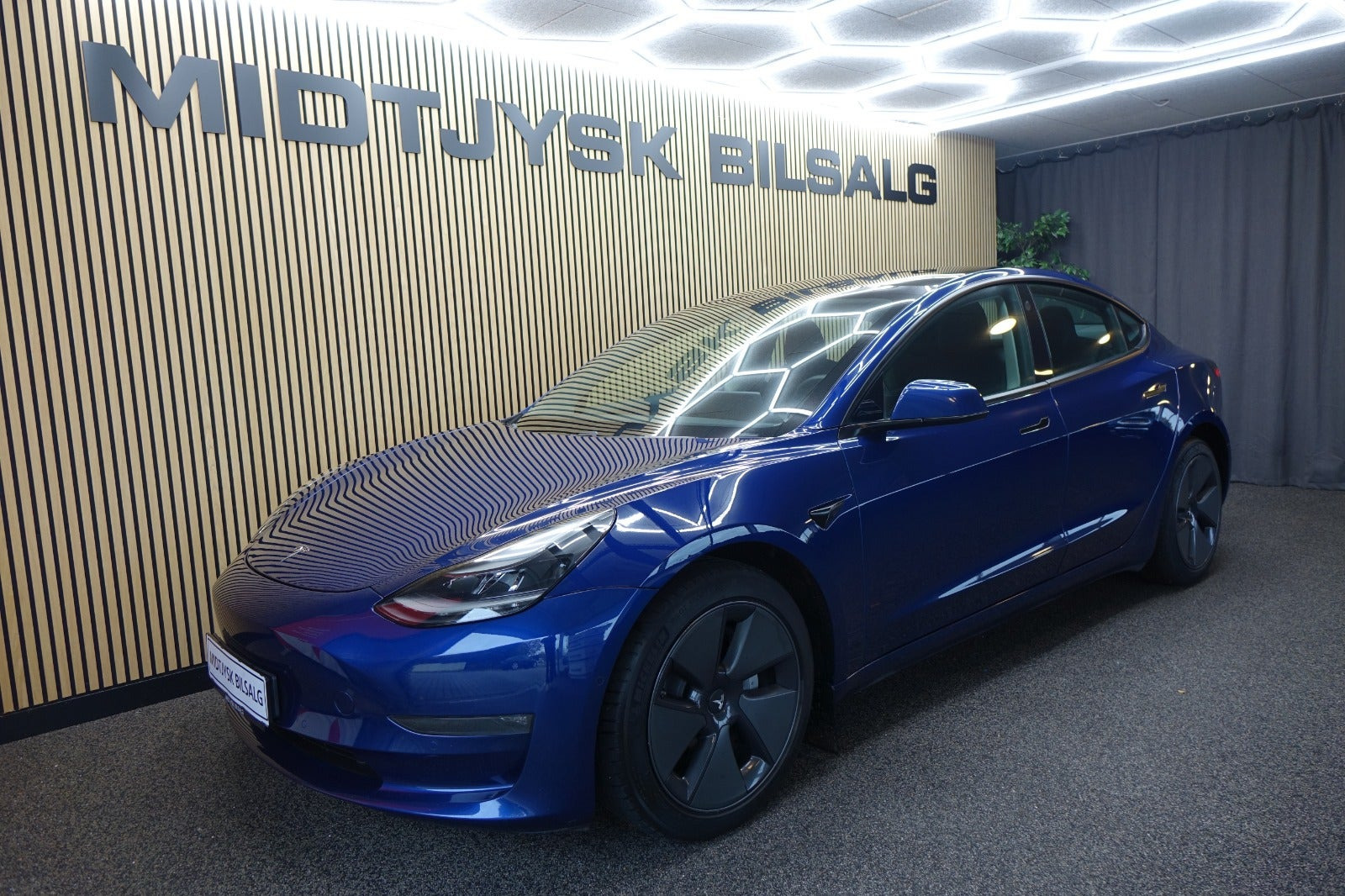 Tesla Model 3 Long Range AWD