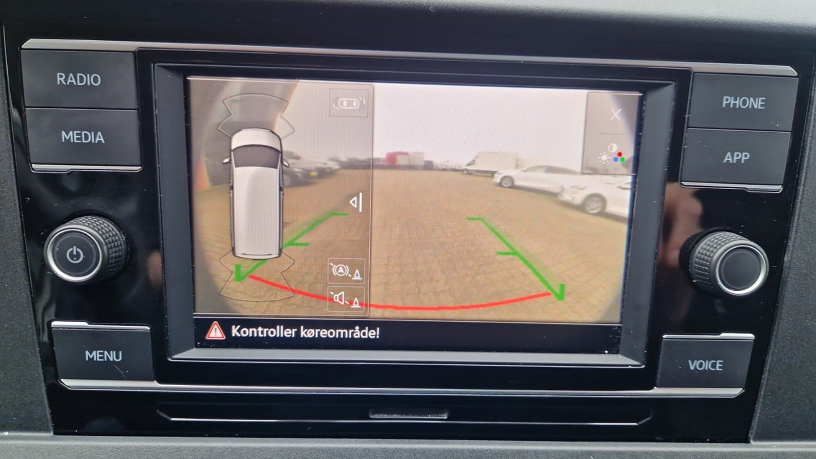 Hvid VW Transporter fra 2024