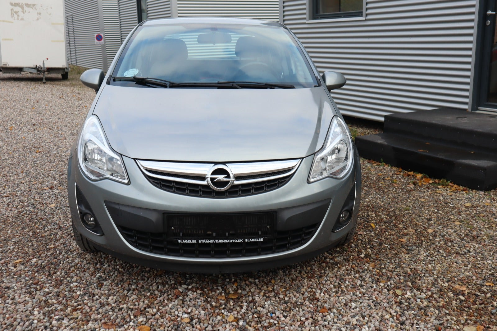 Grå Opel Corsa fra 2011