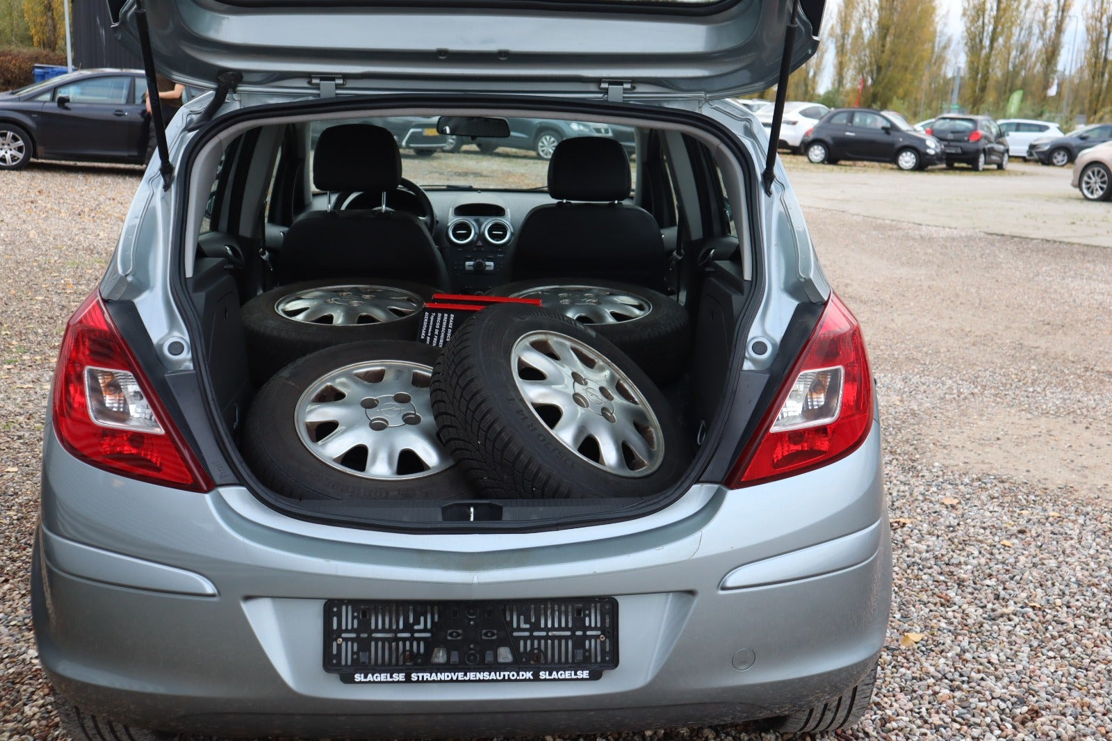 Grå Opel Corsa fra 2011