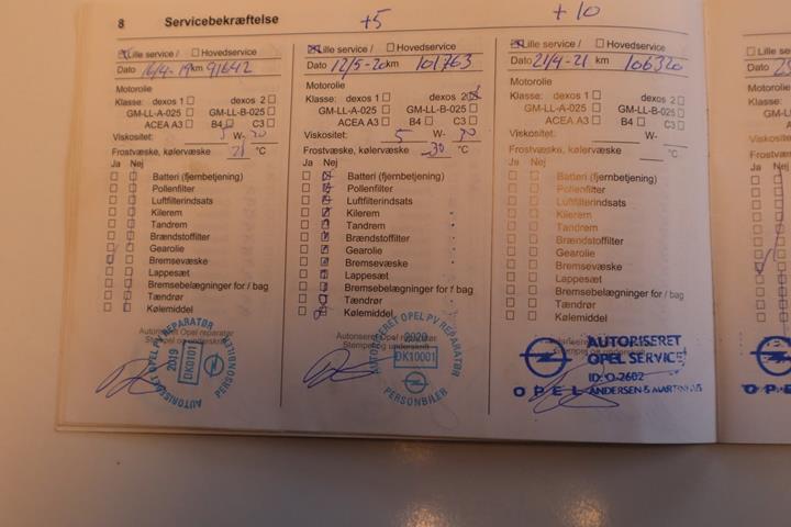 Grå Opel Corsa fra 2011