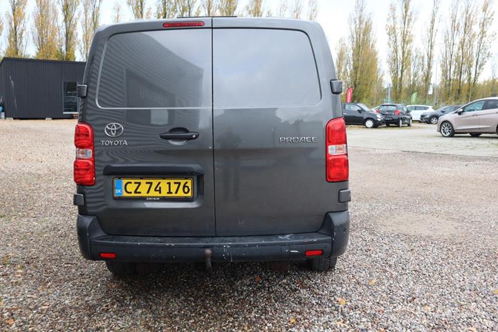 Grå Toyota ProAce fra 2021