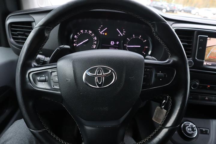 Grå Toyota ProAce fra 2021