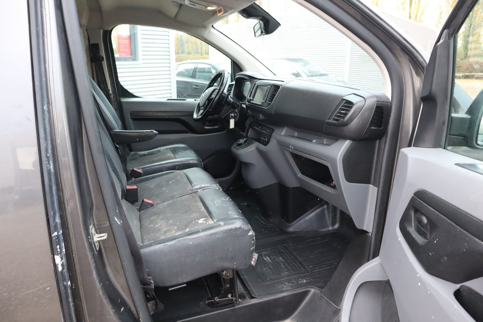 Grå Toyota ProAce fra 2021