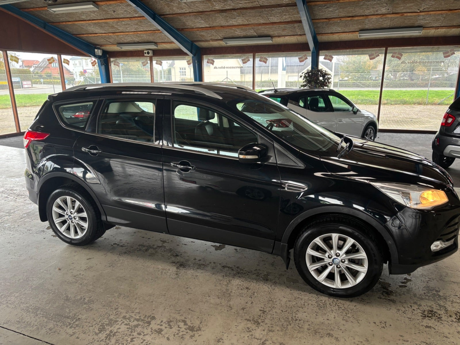 Sort Ford Kuga fra 2015
