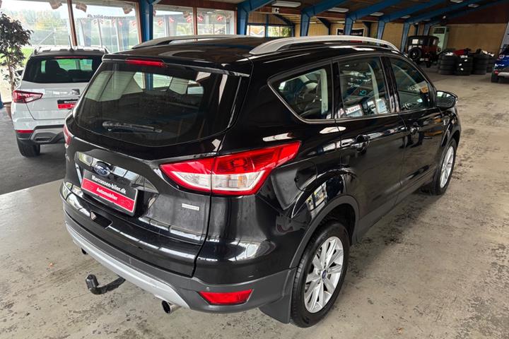 Sort Ford Kuga fra 2015