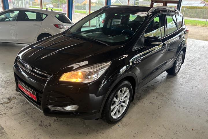 Sort Ford Kuga fra 2015