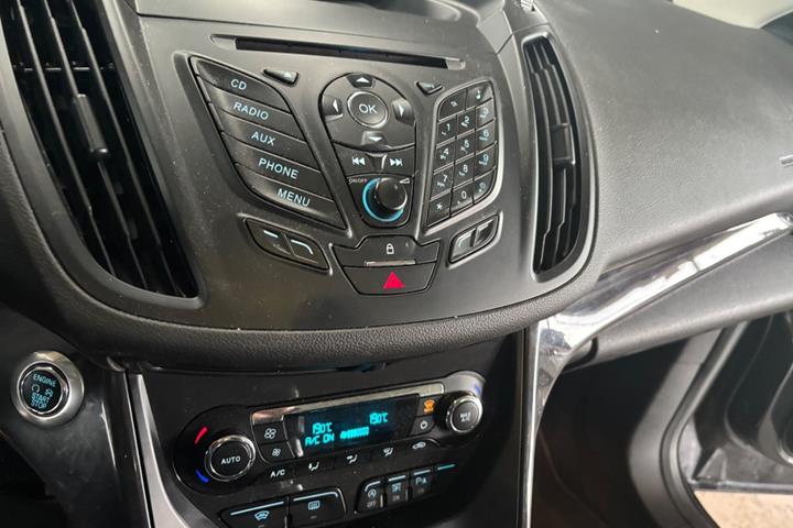 Sort Ford Kuga fra 2015