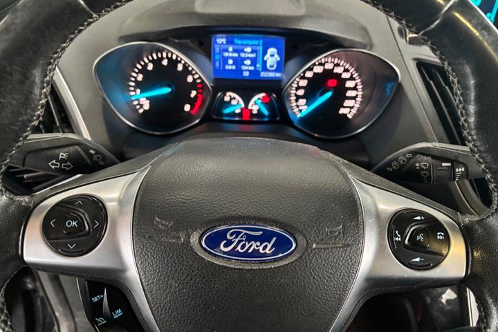 Sort Ford Kuga fra 2015