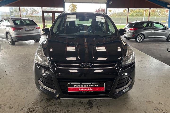 Sort Ford Kuga fra 2015