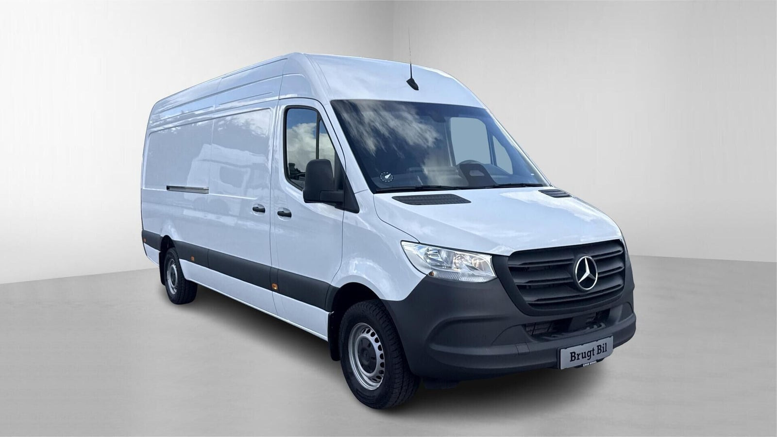 Hvid Mercedes Sprinter 317 fra 2025