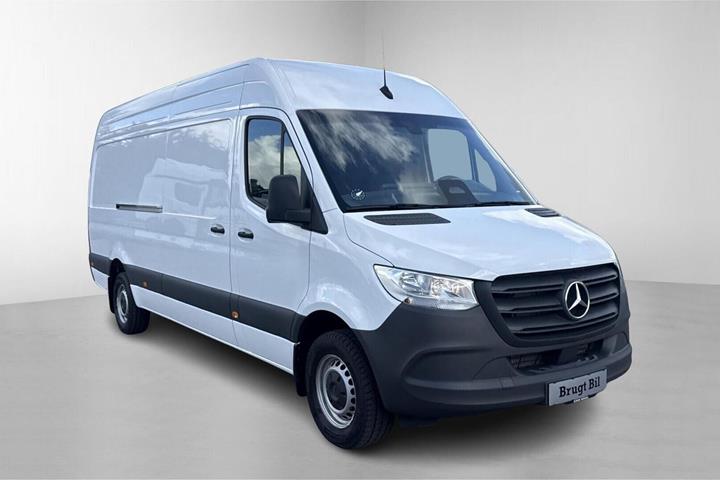 Hvid Mercedes Sprinter 317 fra 2025