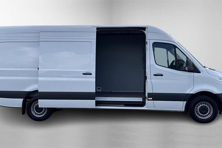 Hvid Mercedes Sprinter 317 fra 2025