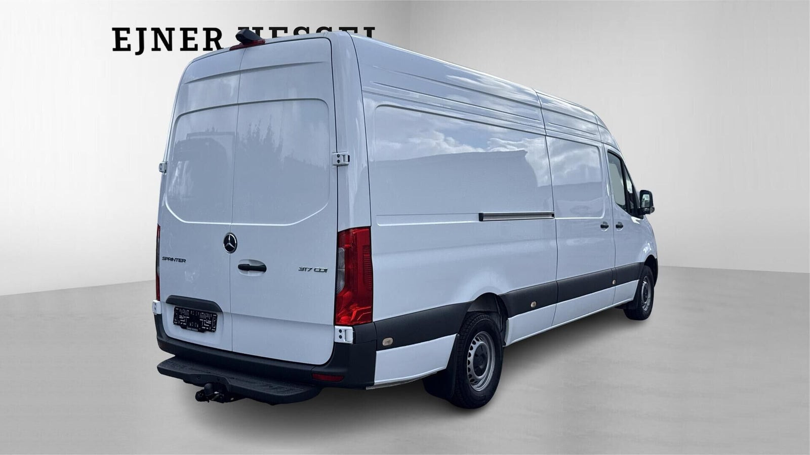Hvid Mercedes Sprinter 317 fra 2025