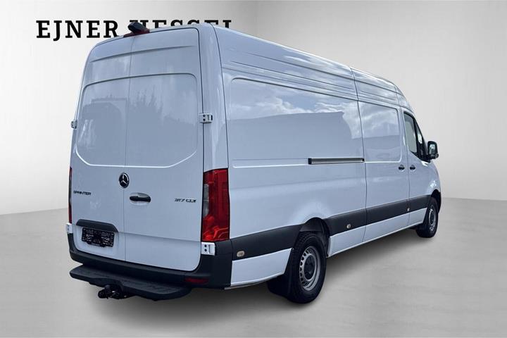 Hvid Mercedes Sprinter 317 fra 2025