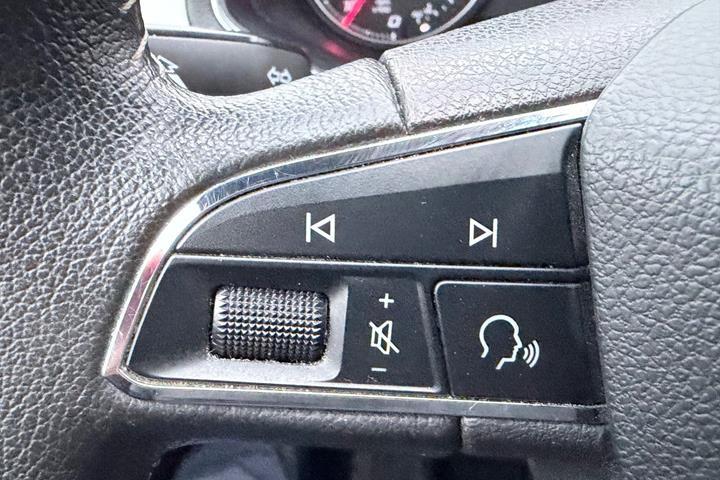Rød Seat Arona fra 2019