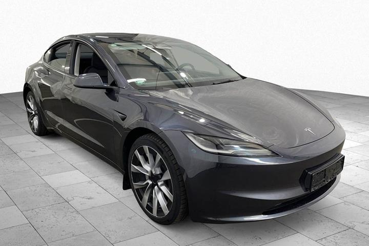Grå Tesla Model 3 fra 2025
