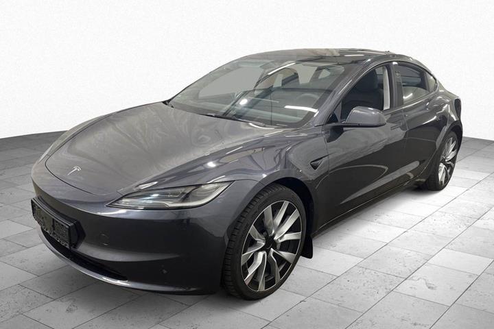Grå Tesla Model 3 fra 2025