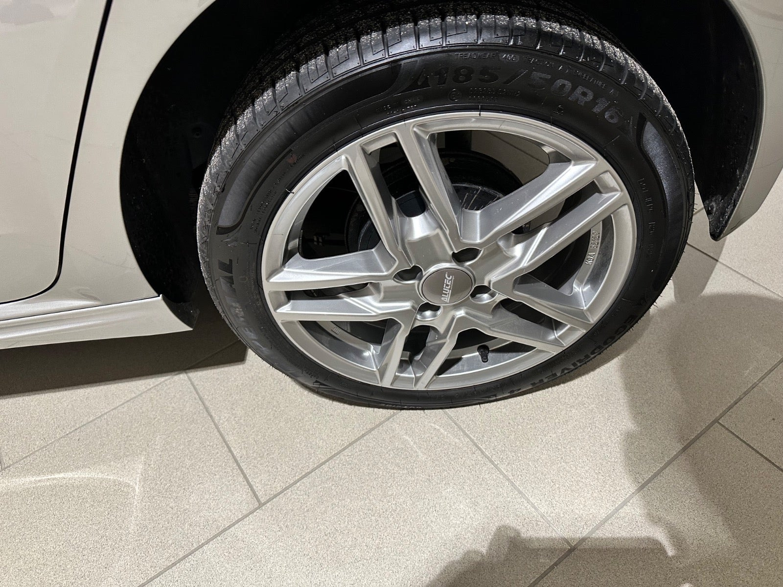 Grå VW E-UP! fra 2019