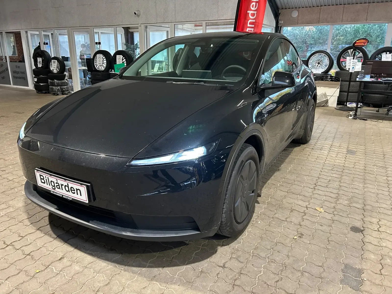 Tesla Model Y Standard Long Range RWD
