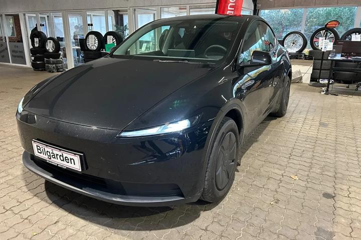 Sort Tesla Model Y fra 2026