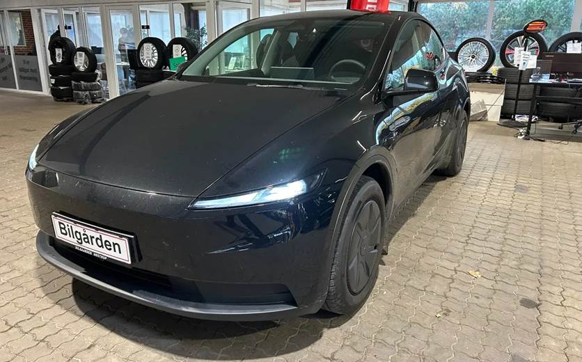 Tesla Model Y Standard Long Range RWD